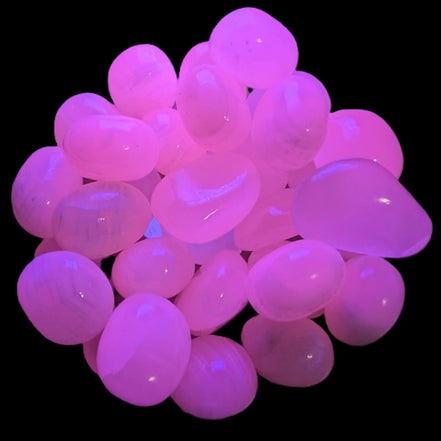 Mangano Calcite UV bright-pink-reactive tumbled stone 4-6g Rocks and Things