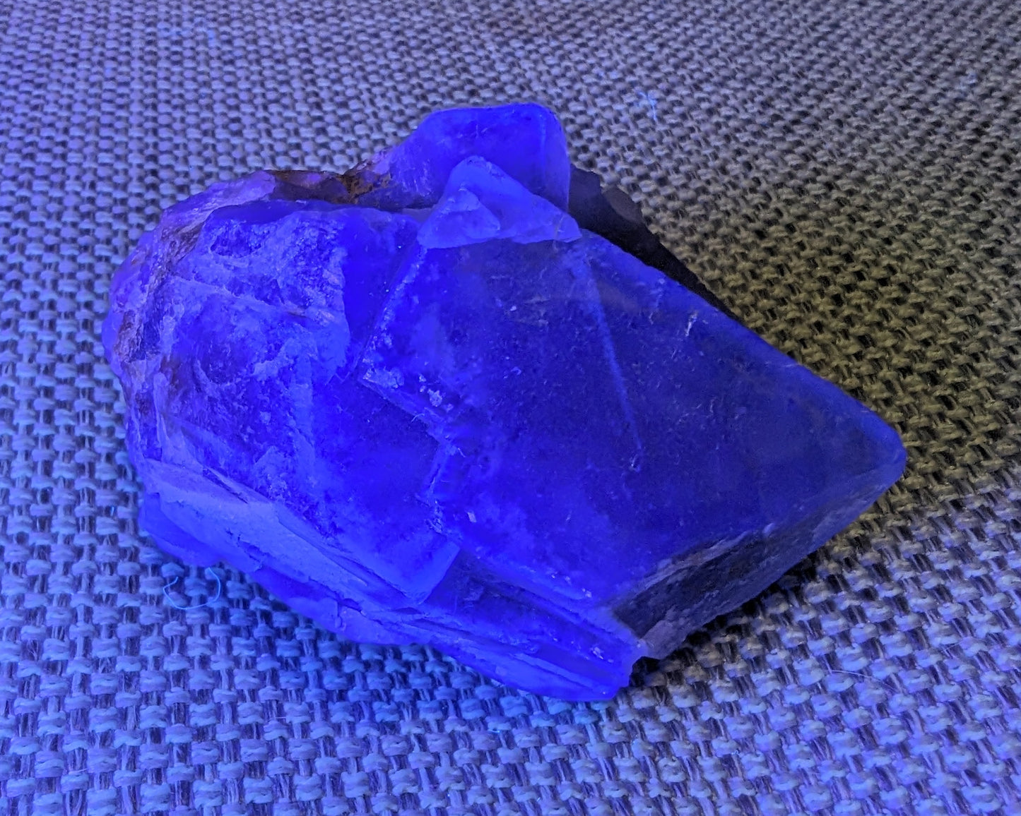 Fluorite cubic cluster UV reactive 328g Rocks and Things