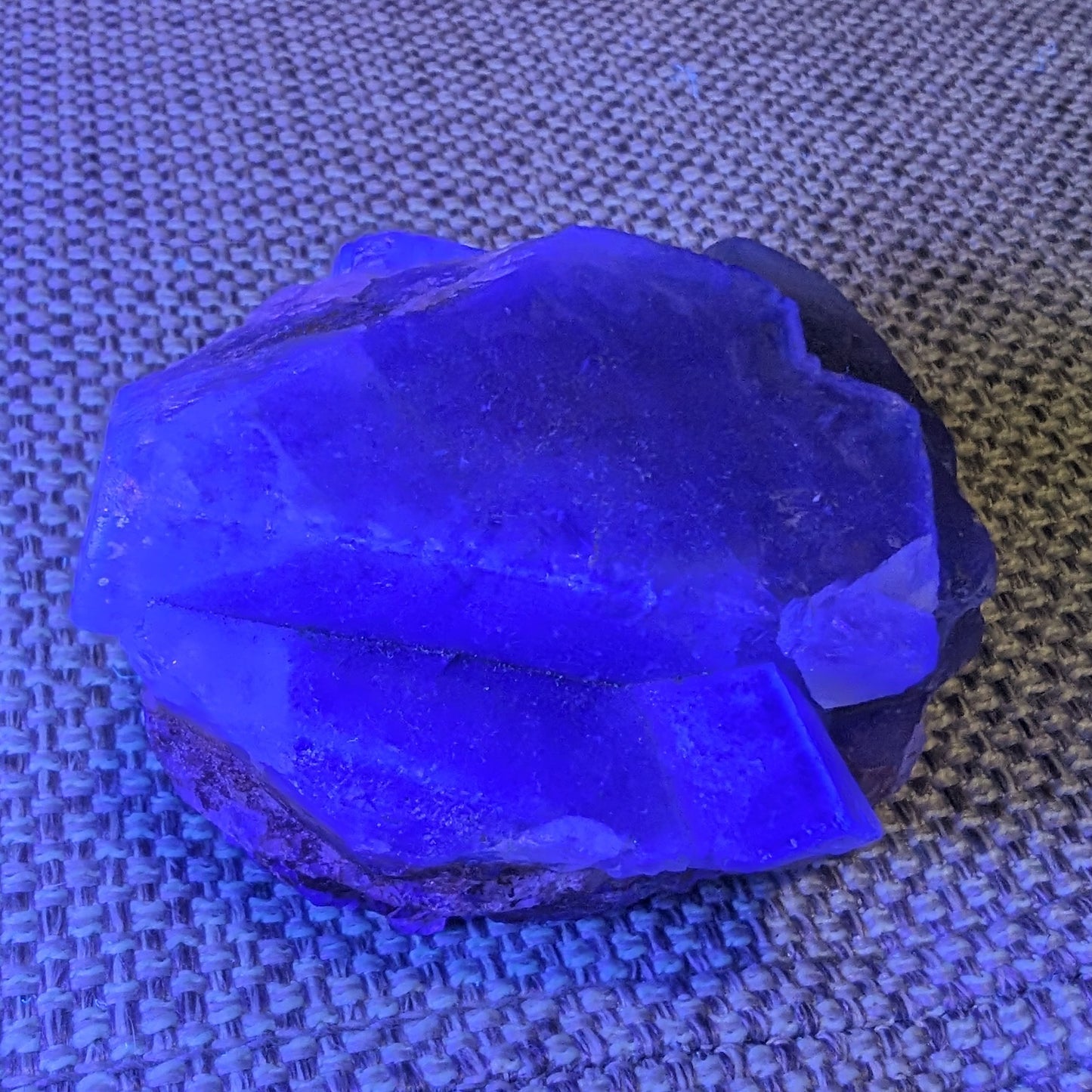 Fluorite cubic cluster UV reactive 328g Rocks and Things