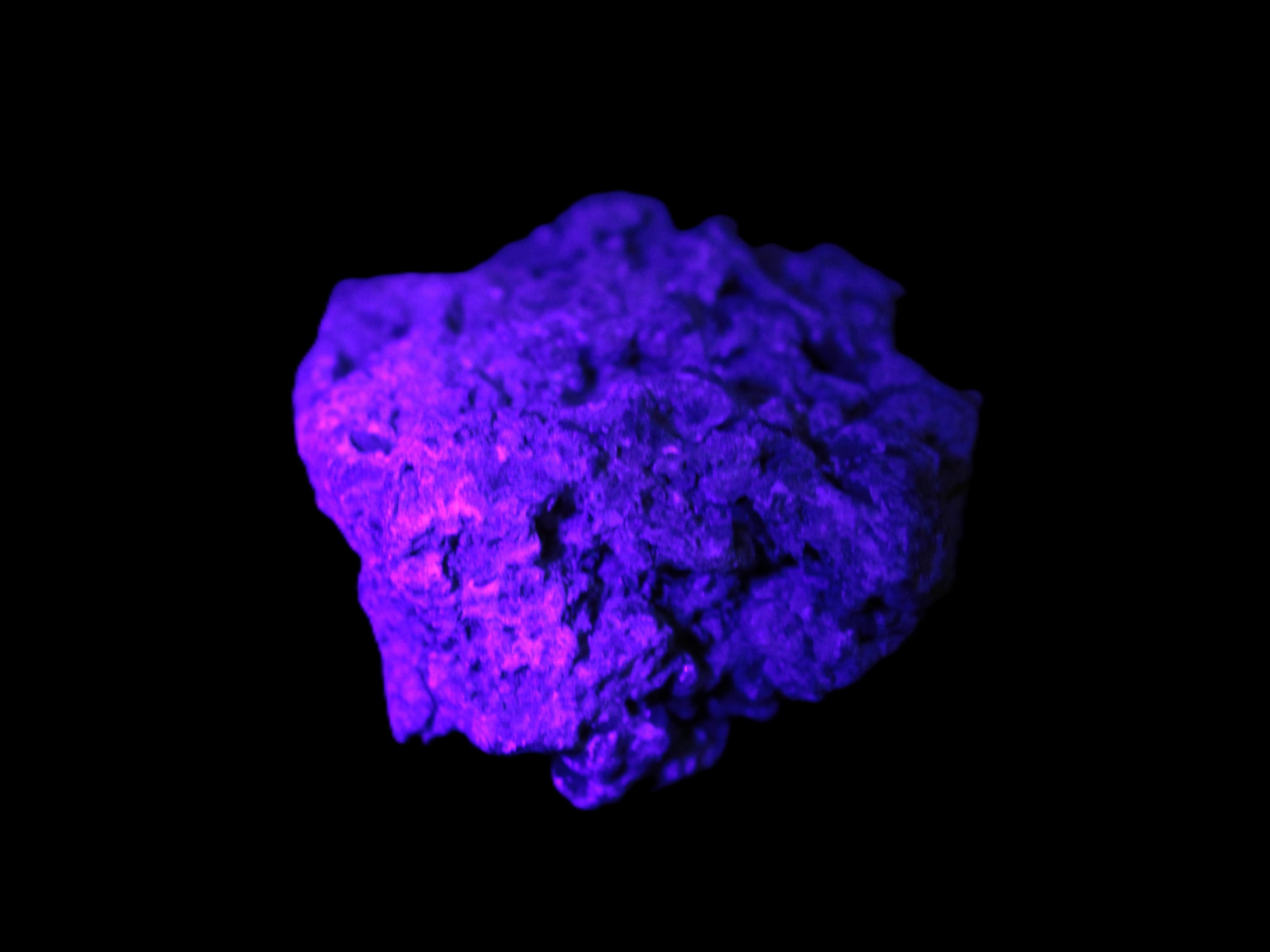 Malachite 58g in UV light