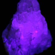 Calcite UV-reactive crystal cluster 130g in UV light 395nm