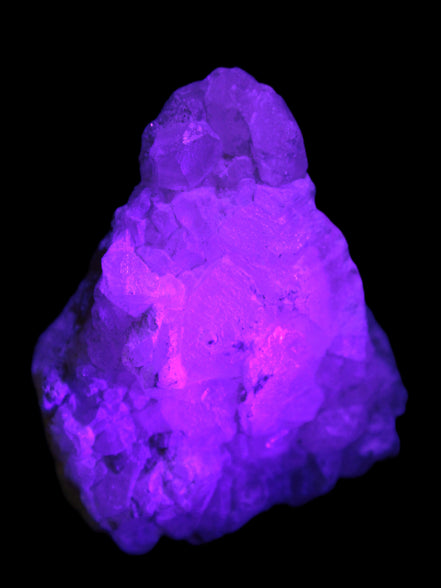 Calcite UV-reactive crystal cluster 130g in UV light 395nm