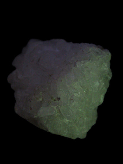 Calcite UV-reactive crystal cluster 130g in UV light 365nm