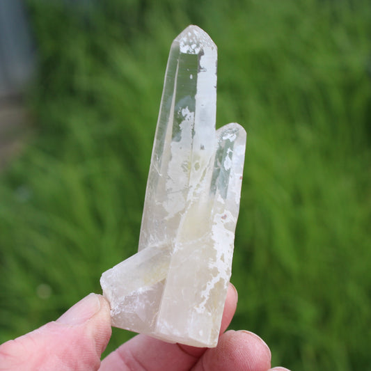 Quartz backbone crystal 89g