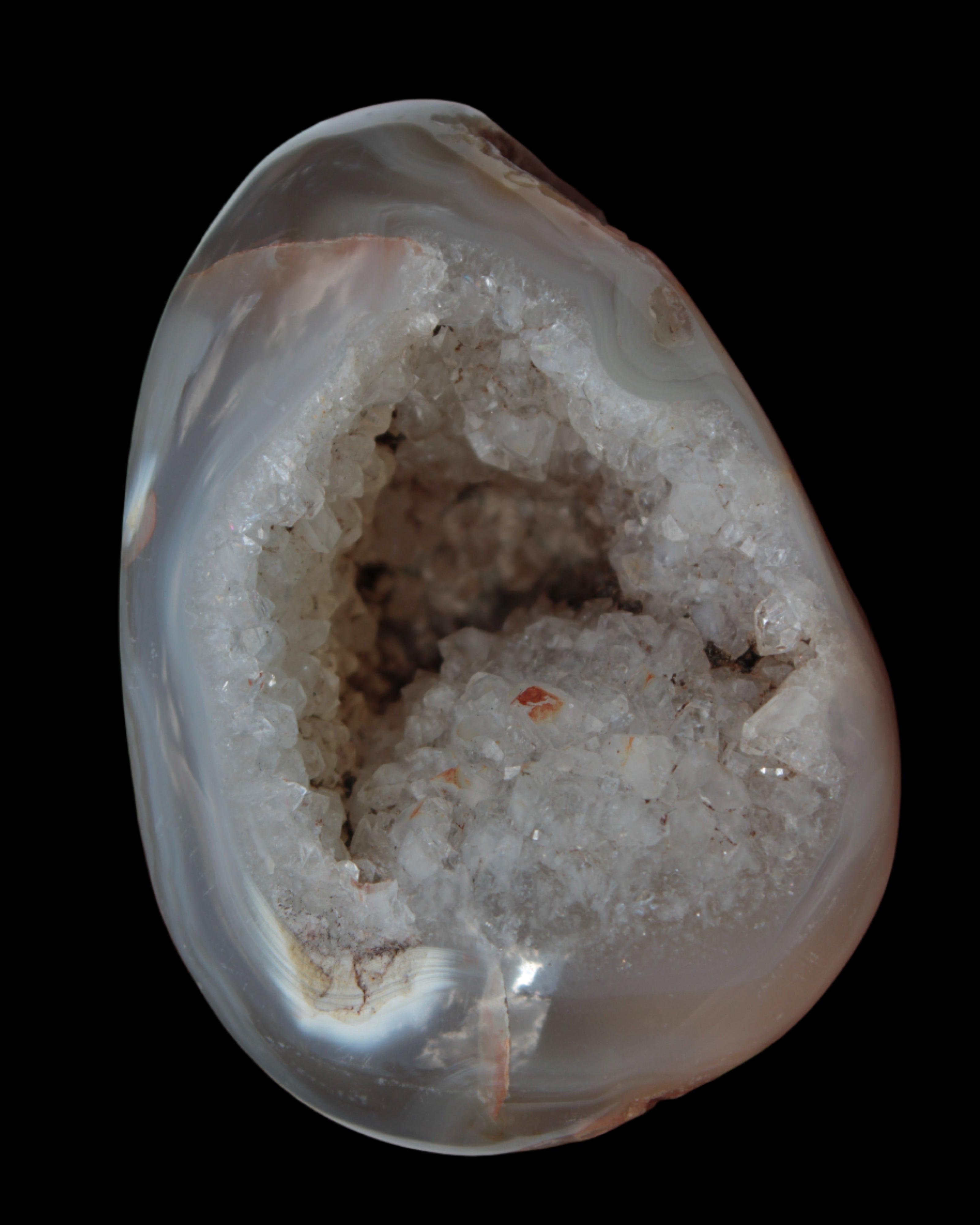 Agate geode 222g in sunlight - Rocks and Things Store