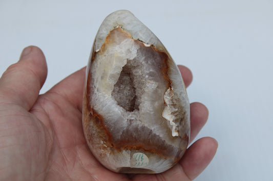 Agate geode 470g Rocks and Things