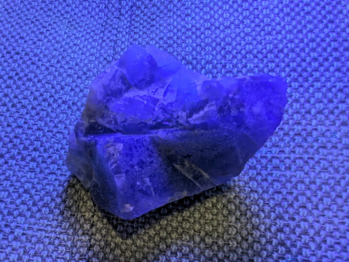 Fluorite cubic cluster UV reactive 328g