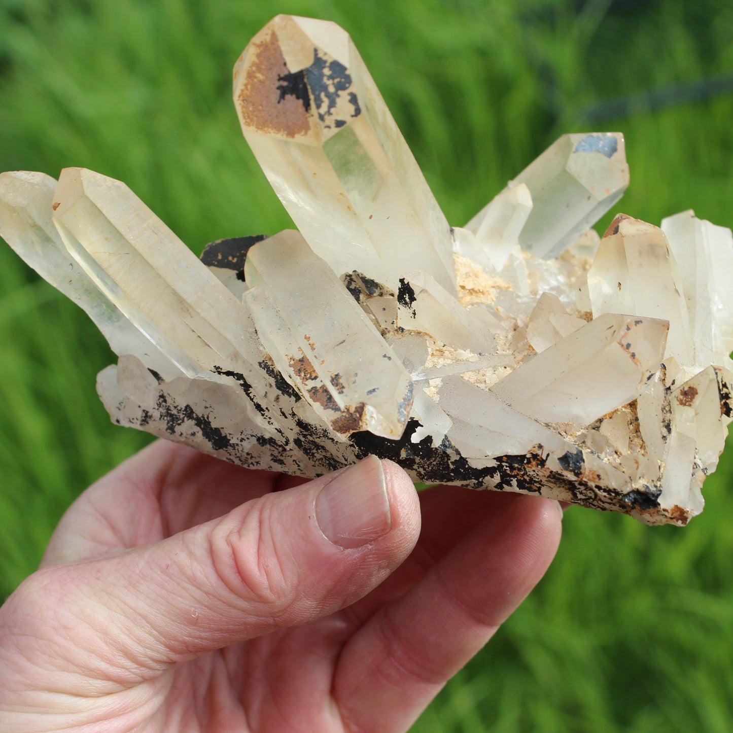 Quartz cluster 432g Rocks and Things