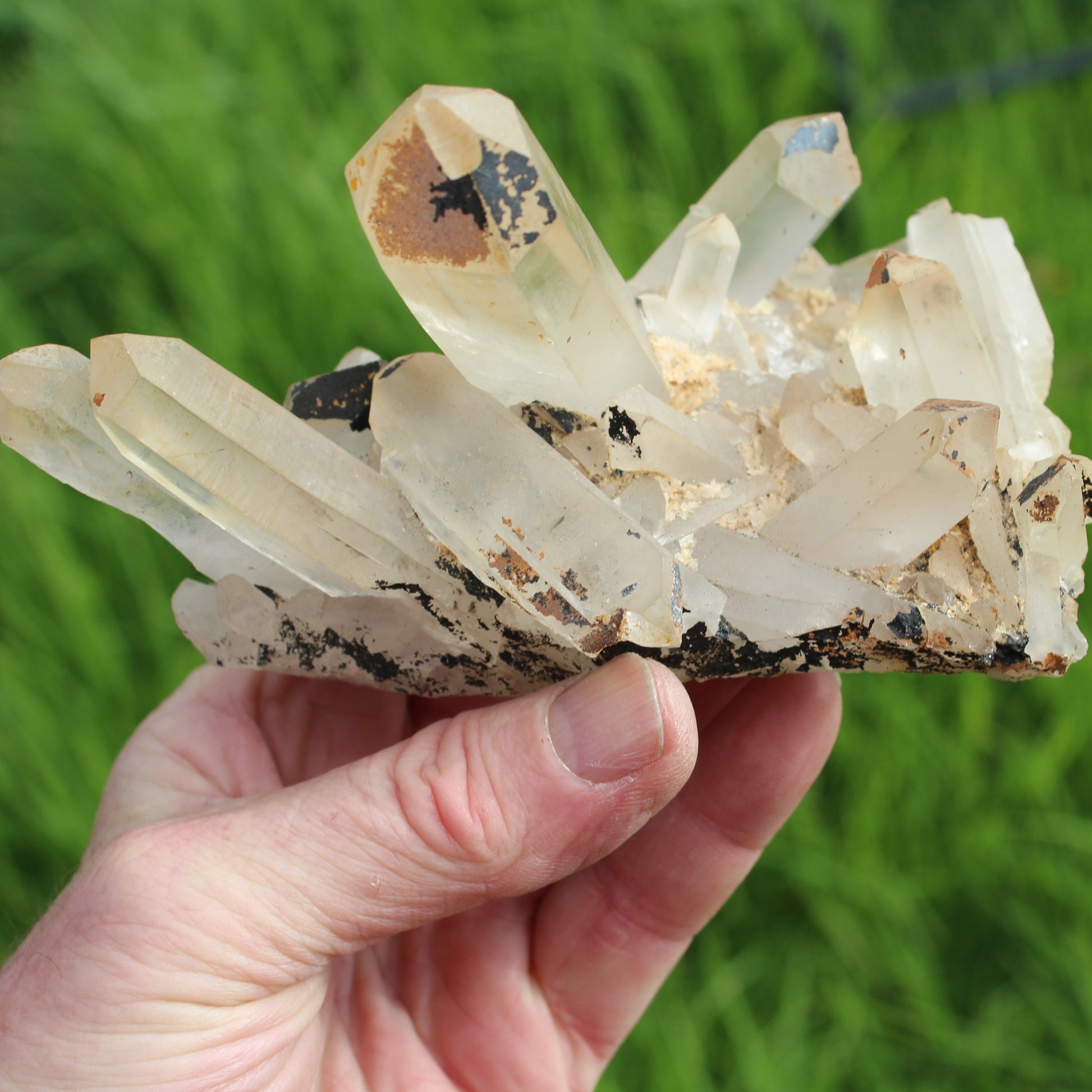 Quartz cluster 432g Rocks and Things