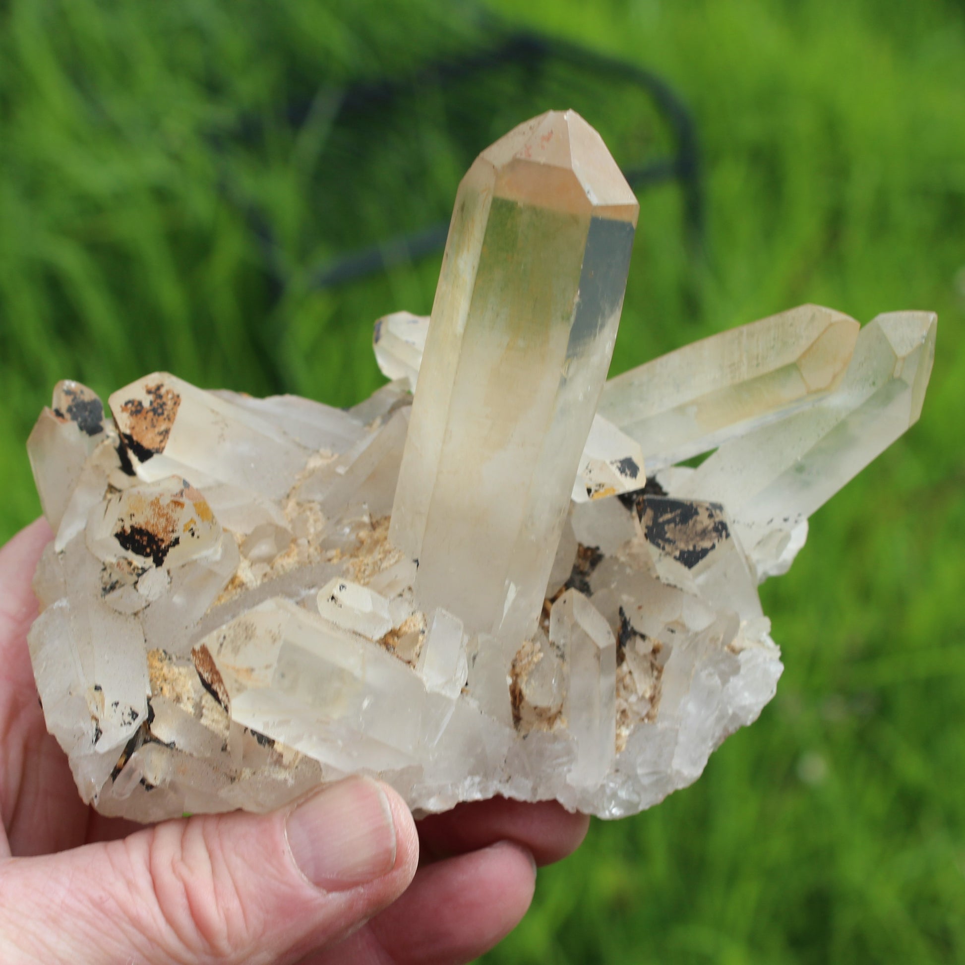 Quartz cluster 432g Rocks and Things