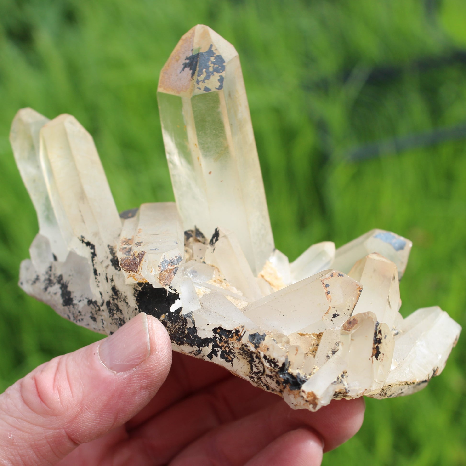 Quartz cluster 432g Rocks and Things