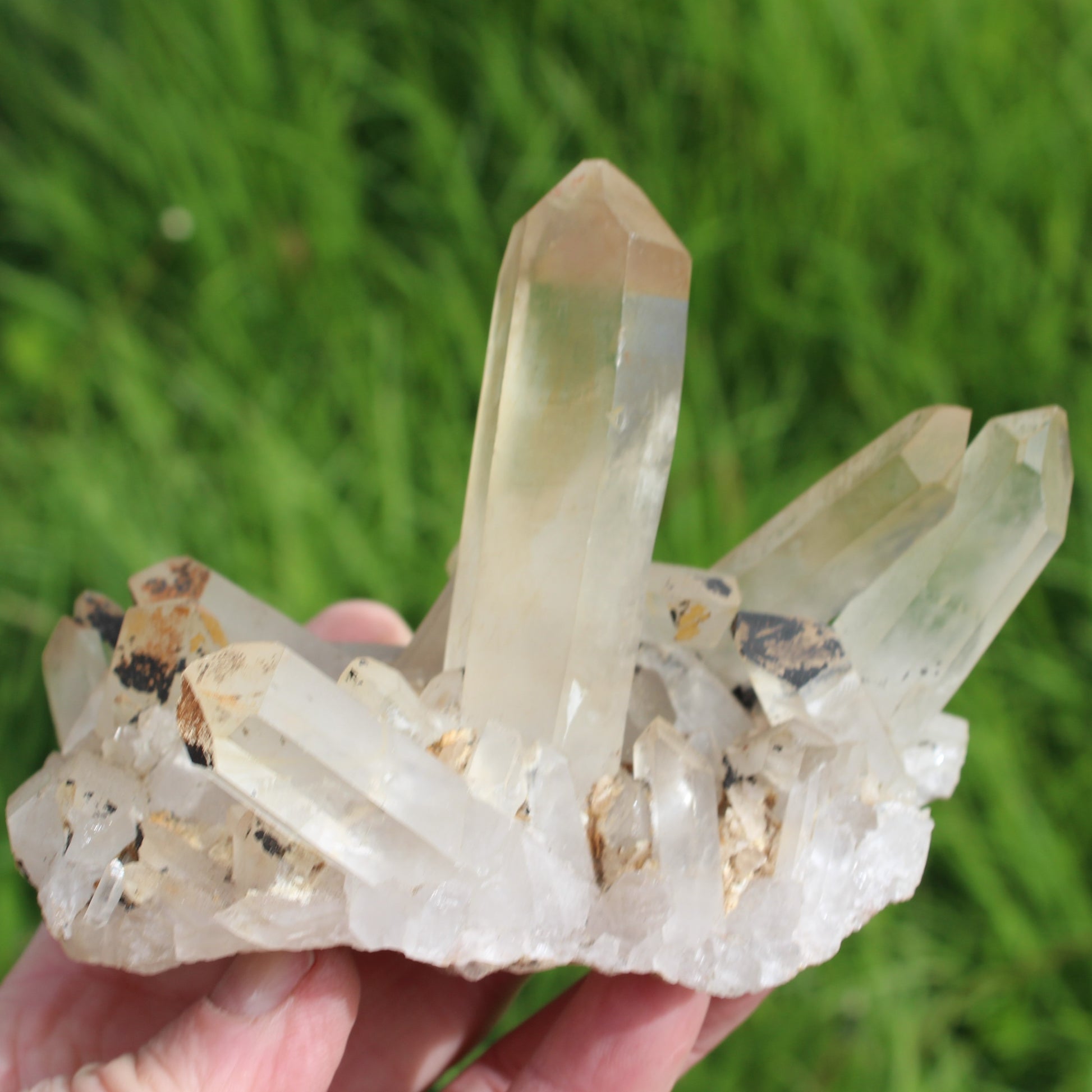 Quartz cluster 432g Rocks and Things