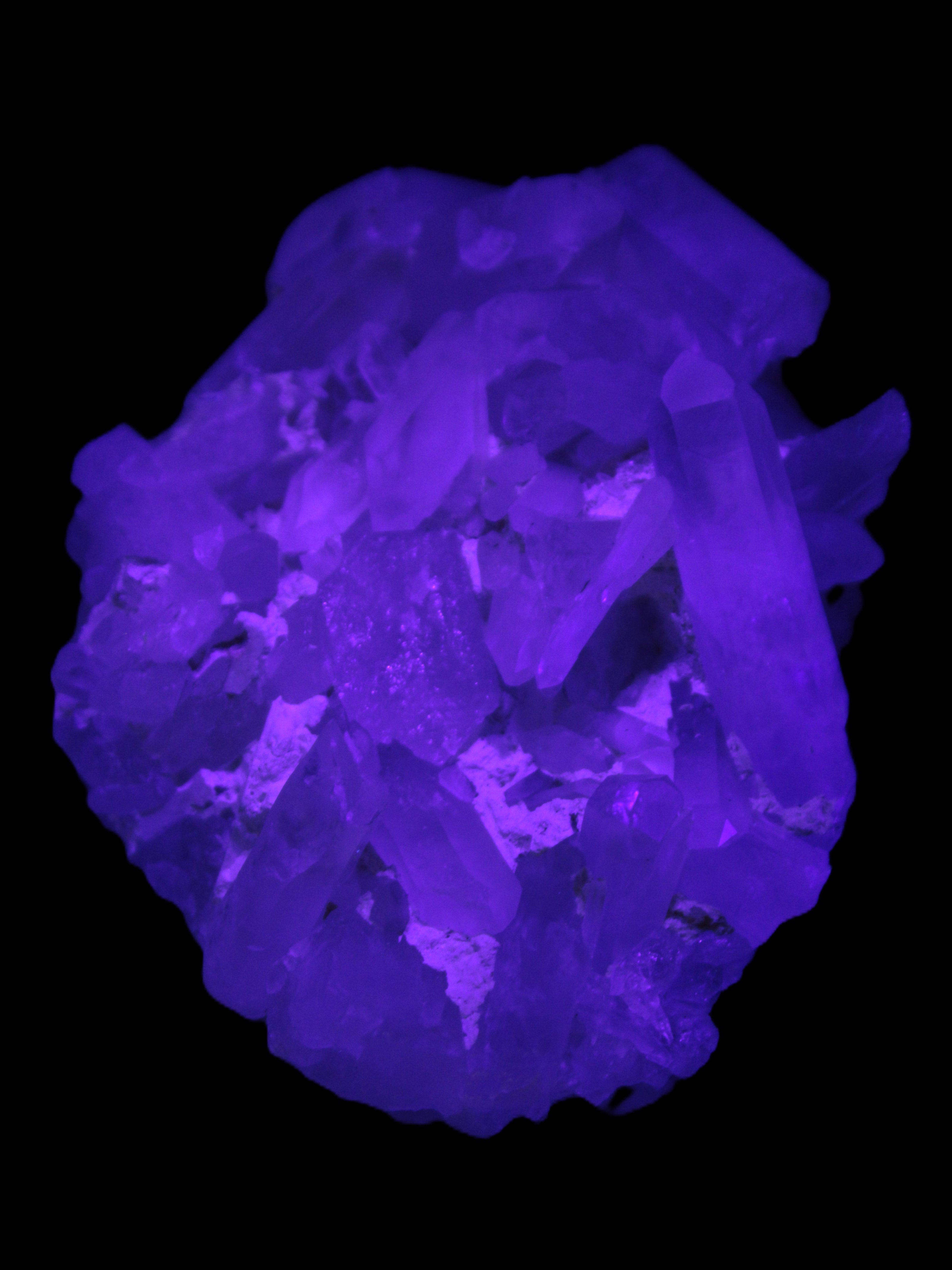 Clear Quartz cluster 100*77*33mm 242g in UV light