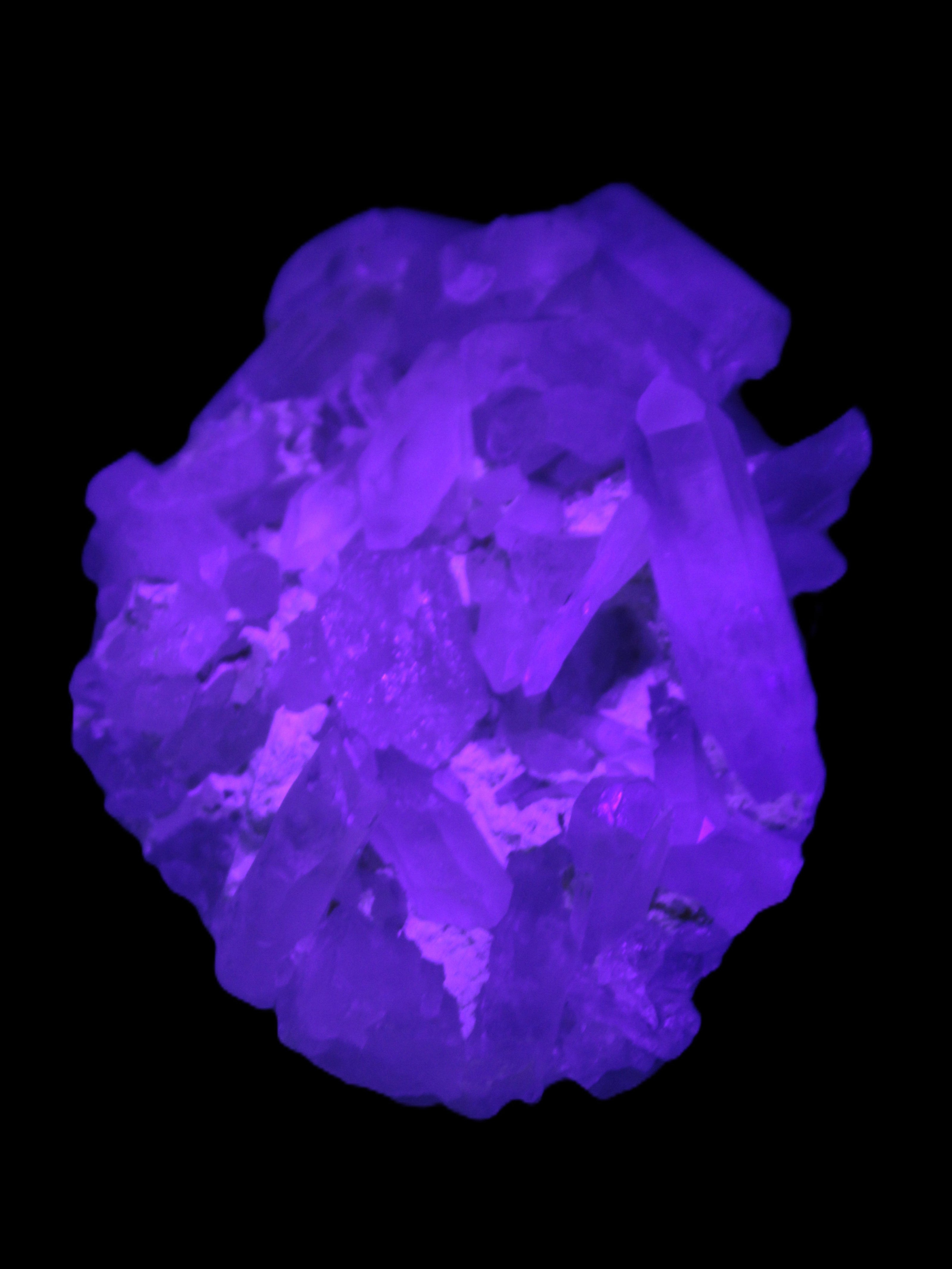 Clear Quartz cluster 100*77*33mm 242g in UV light