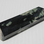 Chrysanthemum Stone wand 90g Rocks and Things