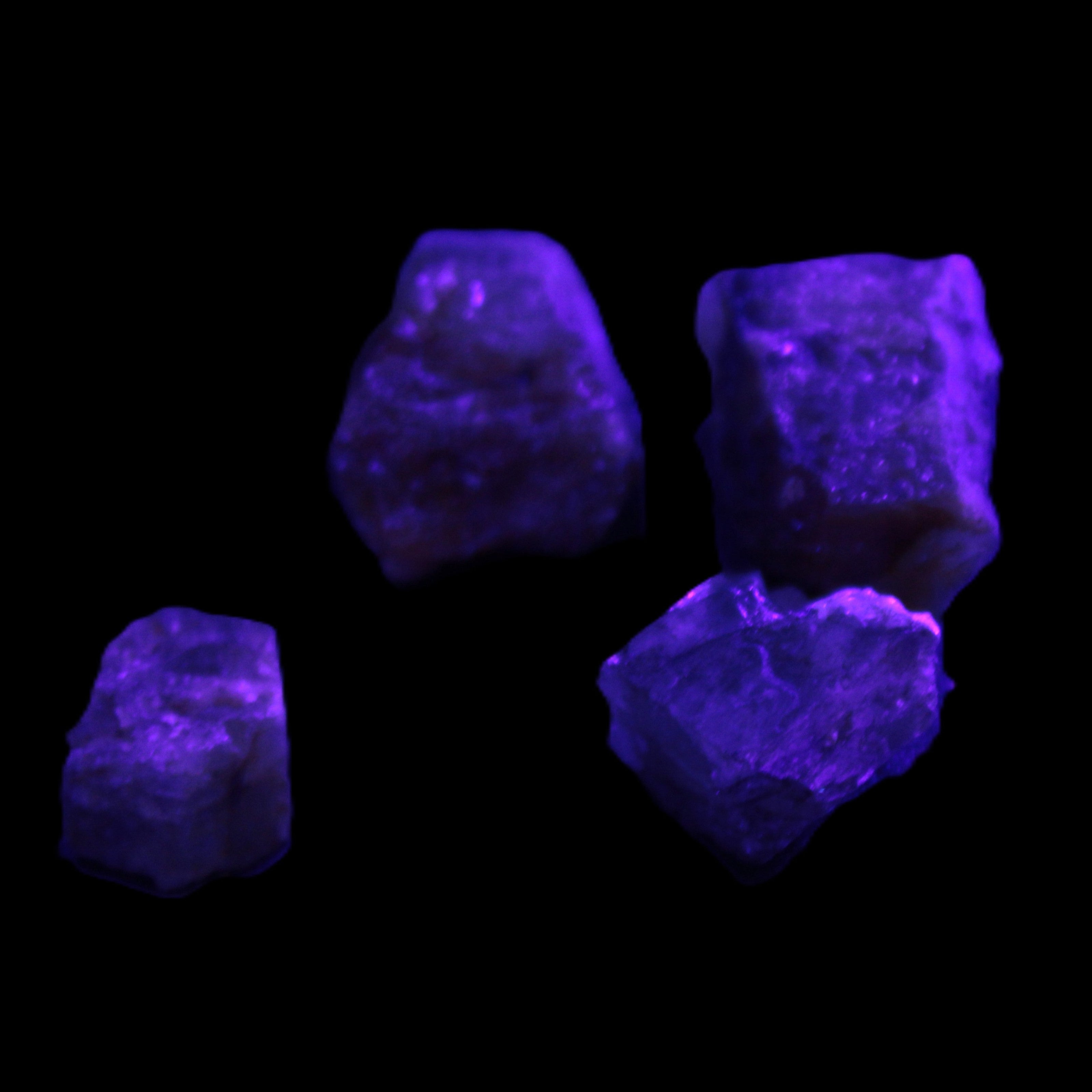 Aquamarine natural 3/4 crystals 11-12g in UV light  - Rocks and Things Store