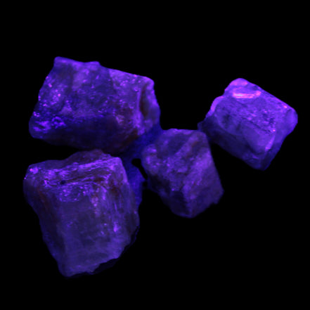 Aquamarine natural 3/4 crystals 11-12g in UV light  - Rocks and Things Store
