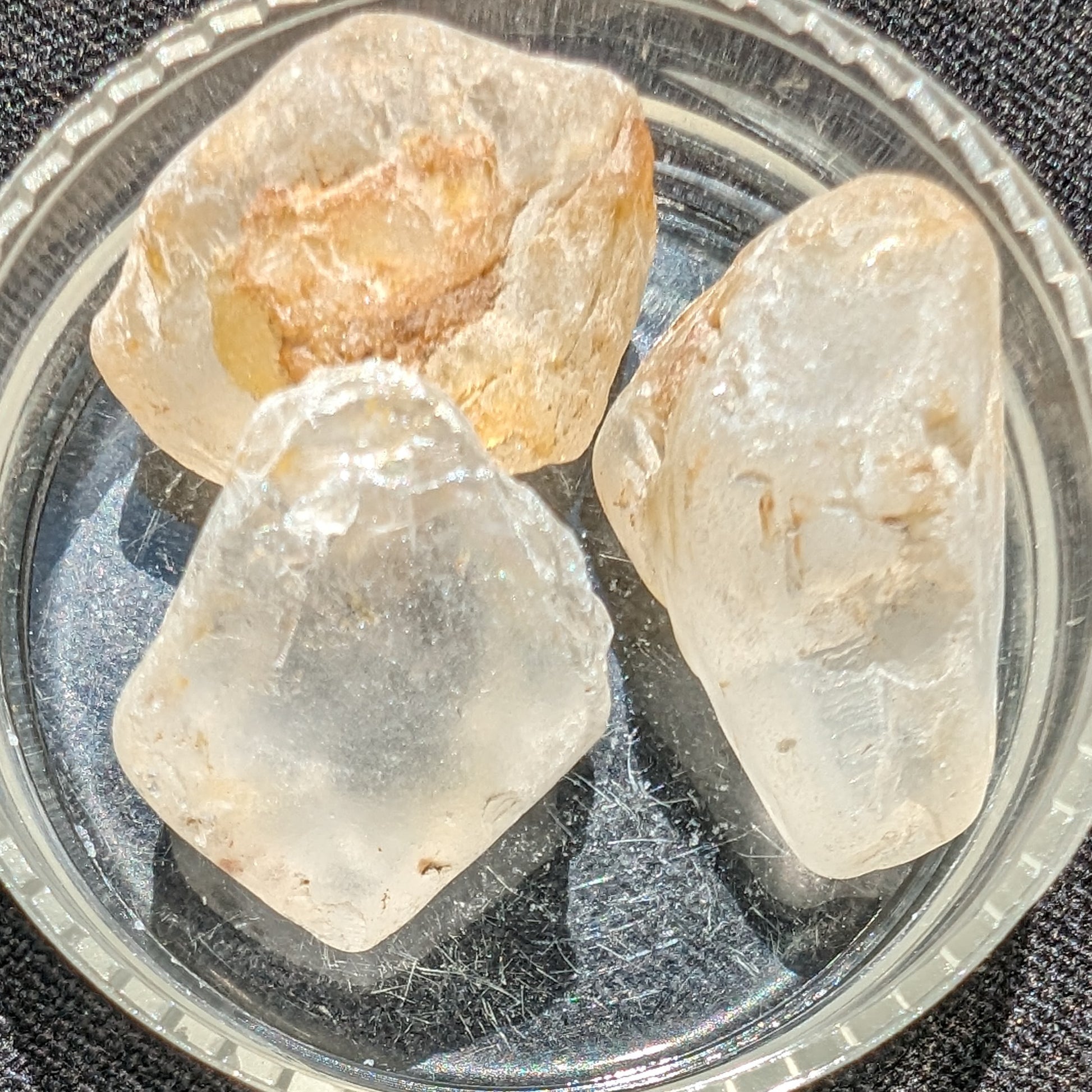 Topaz 2/3 crystals 15g Rocks and Things