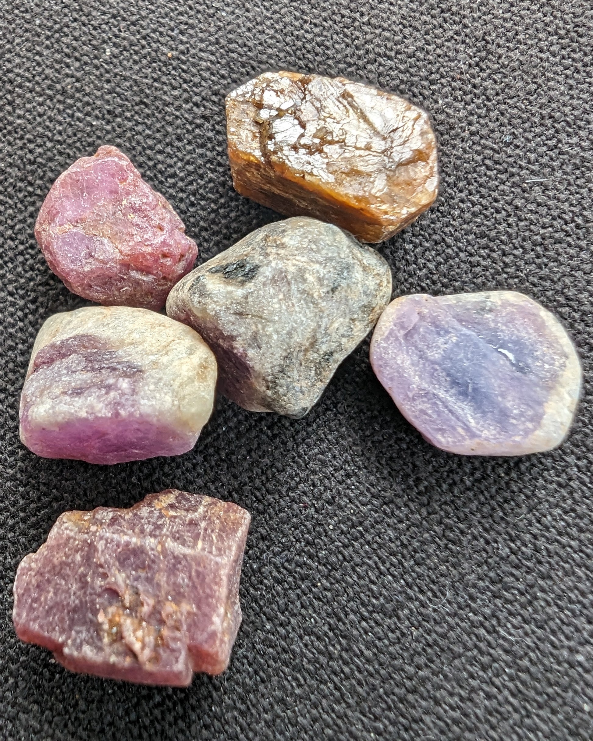 Red Corundum Ruby crystal untreated, 5/6 crystals 8g Rocks and Things