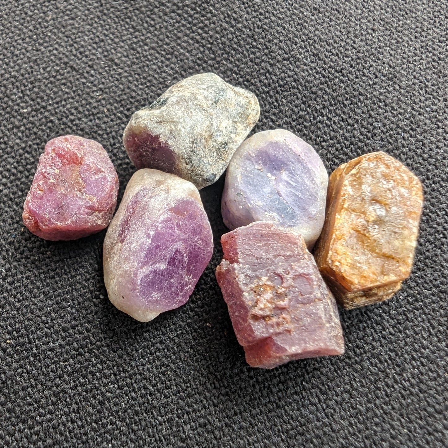 Red Corundum Ruby crystal untreated, 5/6 crystals 8g Rocks and Things