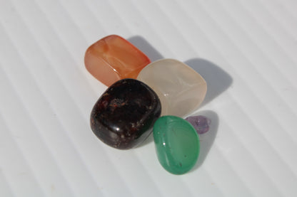 Agate tumbled 4/5 tiny stones 7-9g Rocks and Things