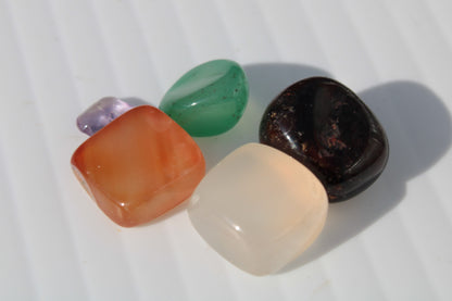 Agate tumbled 4/5 tiny stones 7-9g Rocks and Things