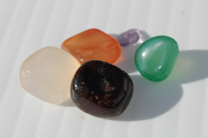 Agate tumbled 4/5 tiny stones 7-9g Rocks and Things