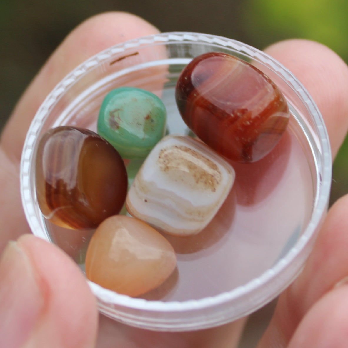 Agate tumbled 4/5 tiny stones 7-9g