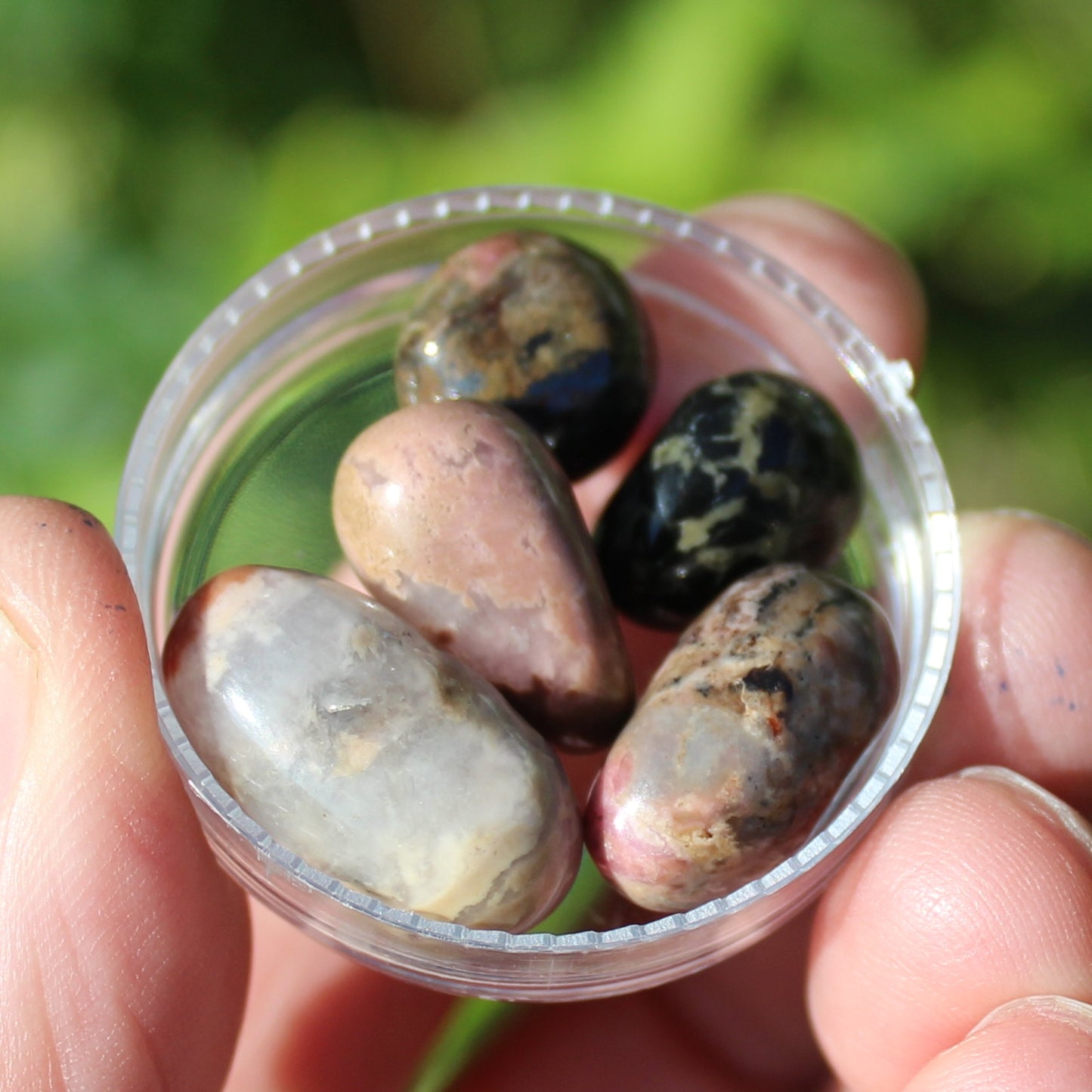 Rhodonite 4/5 tiny tumbled stone 12-19g