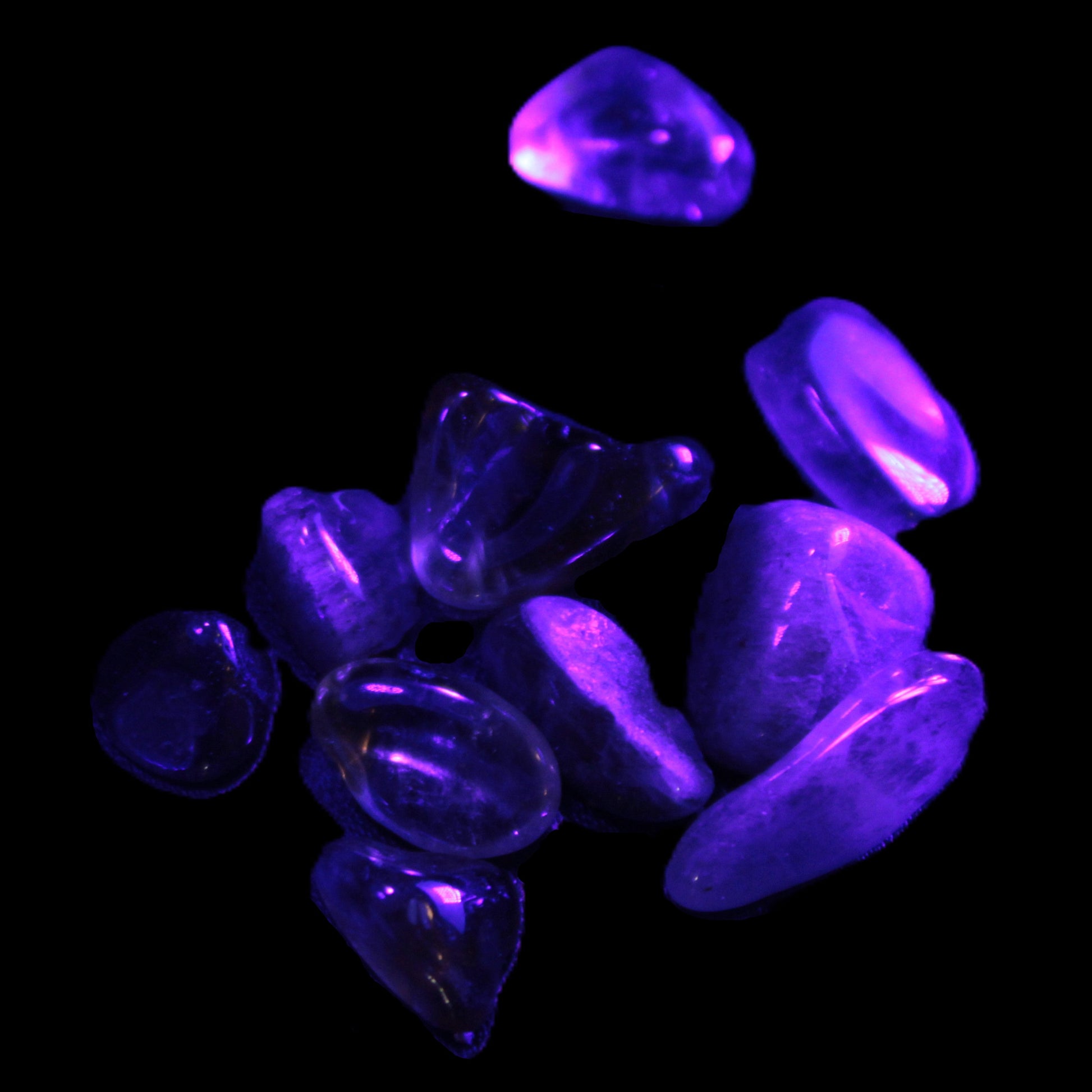 Auralite tiny tumbled crystals from Morocco 8-10g in UV light - Rocks and Things Store