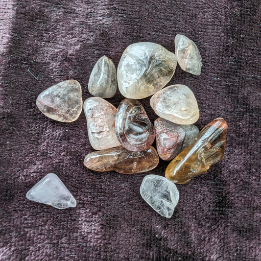 Auralite tiny tumbled crystals from Morocco 8-10g in sunlight - Rocks and Things Store