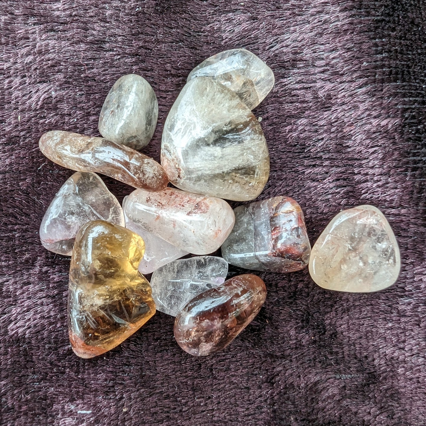 Auralite tiny tumbled crystals from Morocco 8-10g in sunlight - Rocks and Things Store