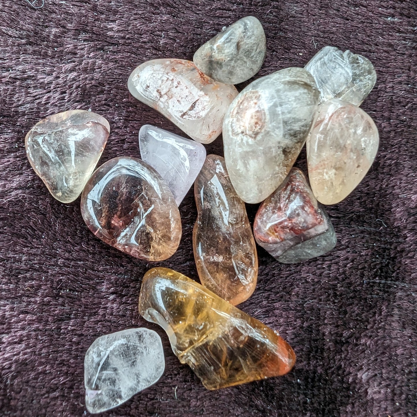 Auralite tiny tumbled crystals from Morocco 8-10g in sunlight - Rocks and Things Store