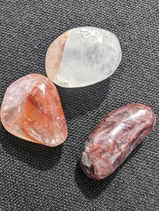 Agate 3 tumbled stones 6-8g