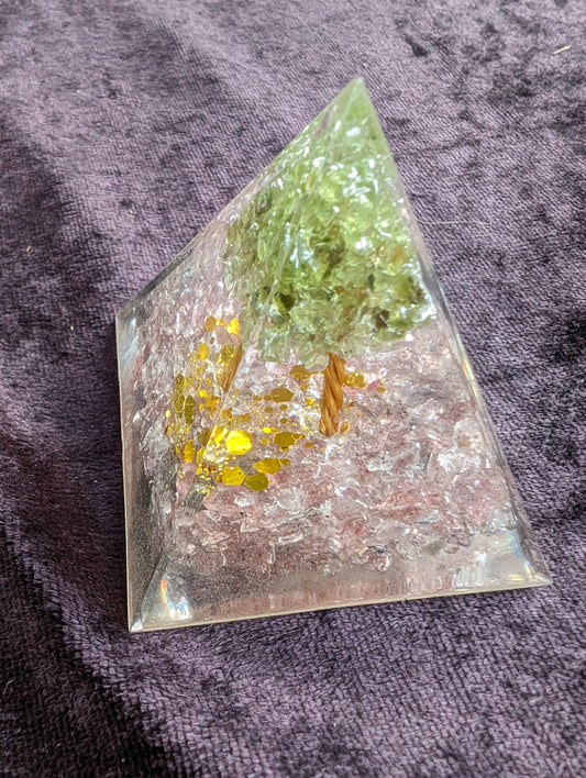 Orgone pyramid 67g Rocks and Things