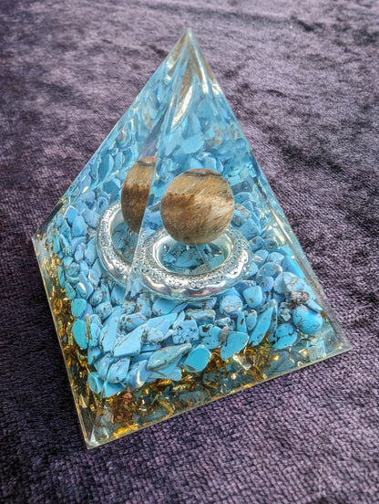 Orgone pyramid 65g Rocks and Things