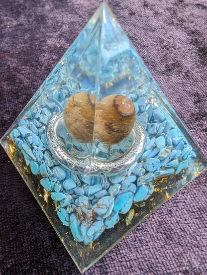 Orgone pyramid 65g Rocks and Things