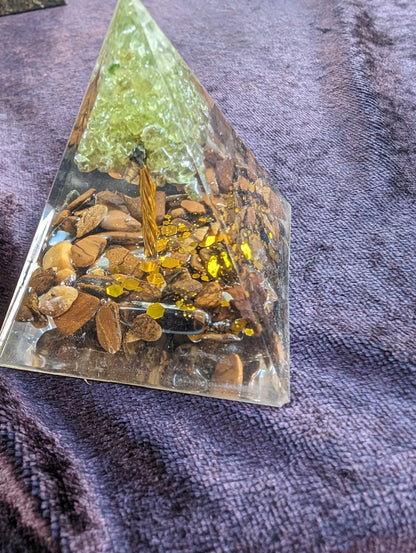 Orgone pyramid 65g Rocks and Things