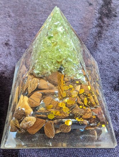 Orgone pyramid 65g Rocks and Things