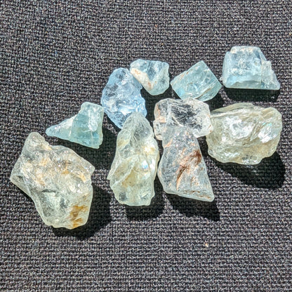 Aquamarine natural tiny crystals 6-7g