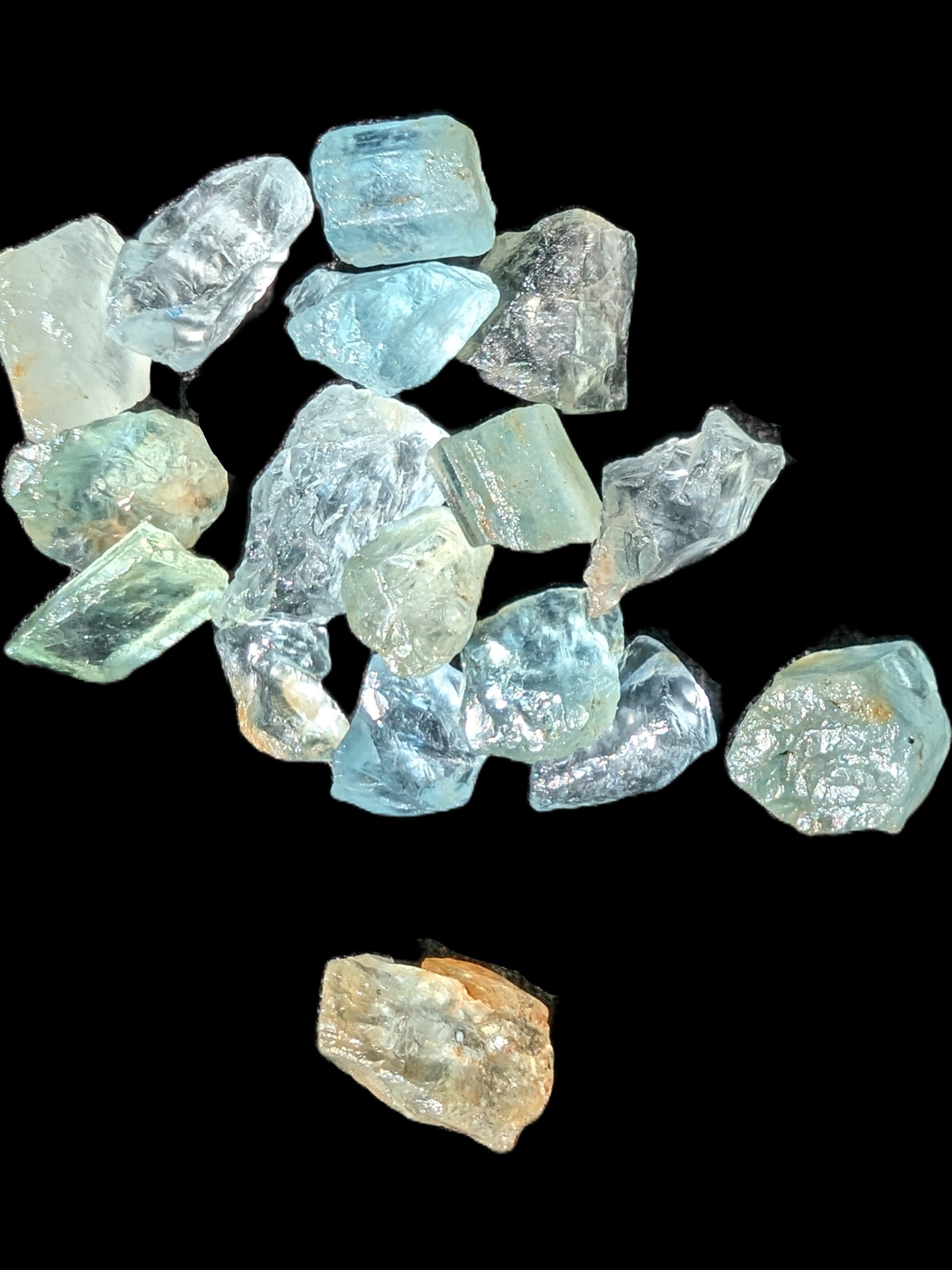 Aquamarine tiny natural crystals 6-7g in sunlight - Rocks and Things Store