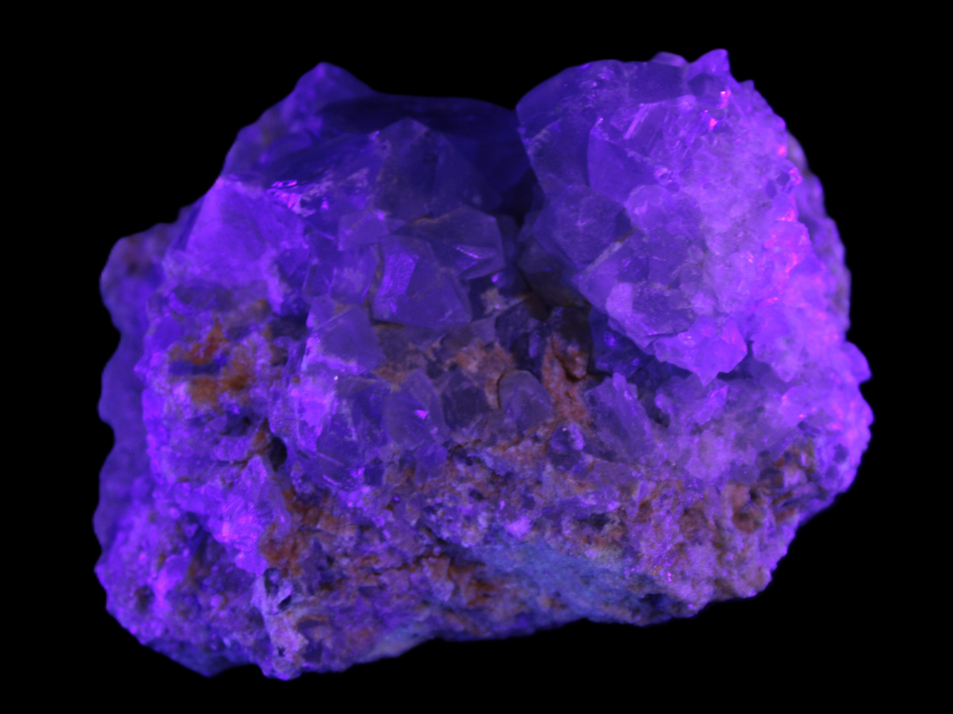 Celestite geode 623g in UV light
