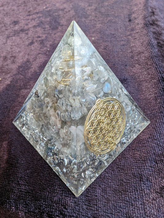 Orgone pyramid 68g Rocks and Things