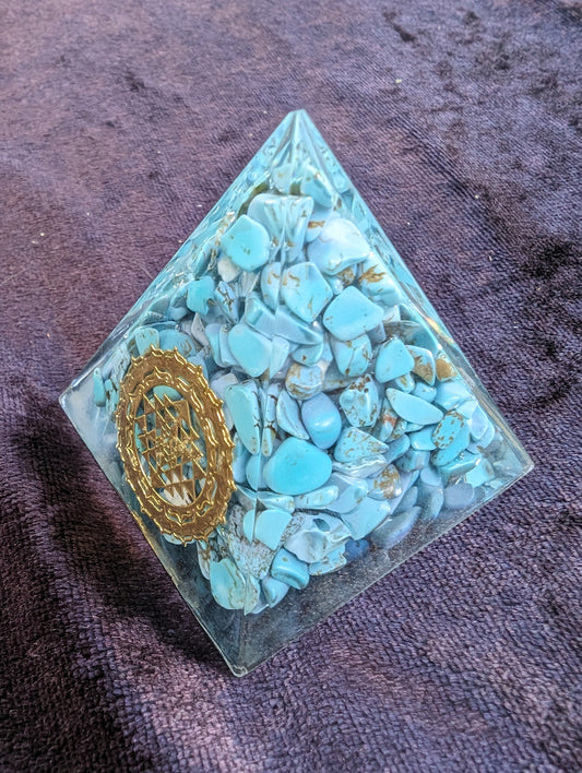 Orgone pyramid 70g Rocks and Things