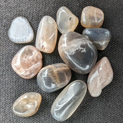 Golden Sunstone 11 tumbled tiny stones 10-12g Rocks and Things