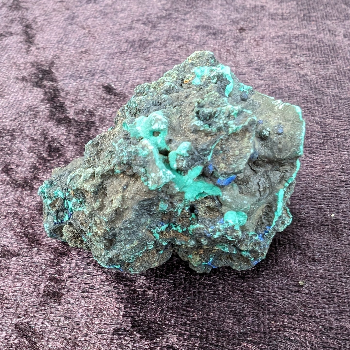 Azurite crysatals on Malachite copper mineral specimen 47g