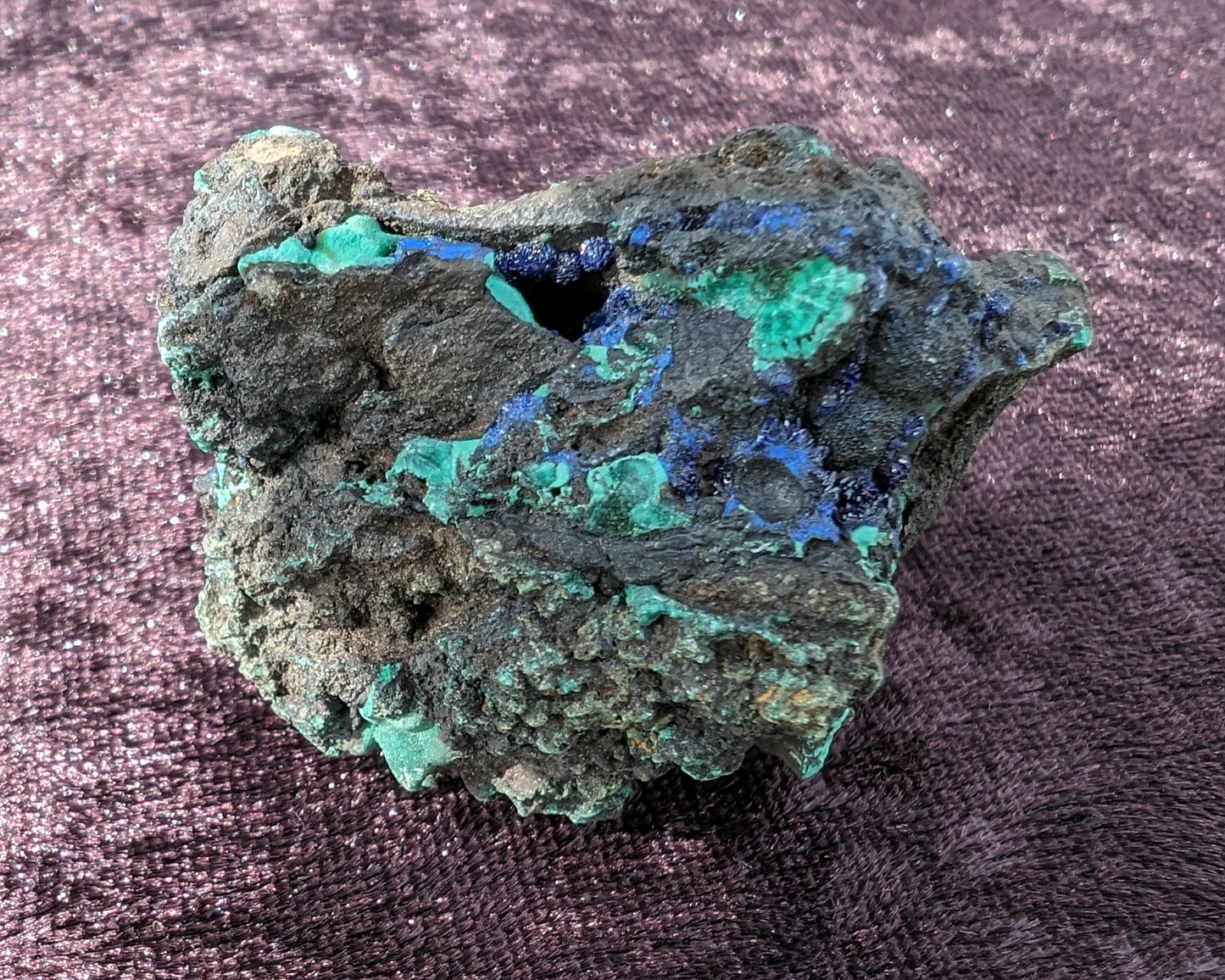 Azurite crysatals on Malachite copper mineral specimen 47g