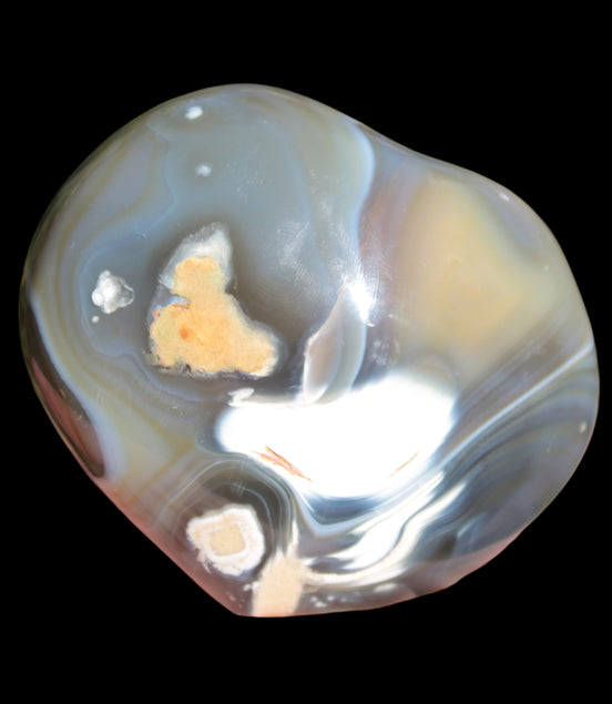Killer Whale Agate heart 548g in sunlight - Rocks and Things Store