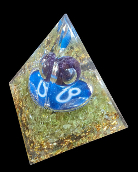 Orgone pyramid 63g - Rocks and Things Store
