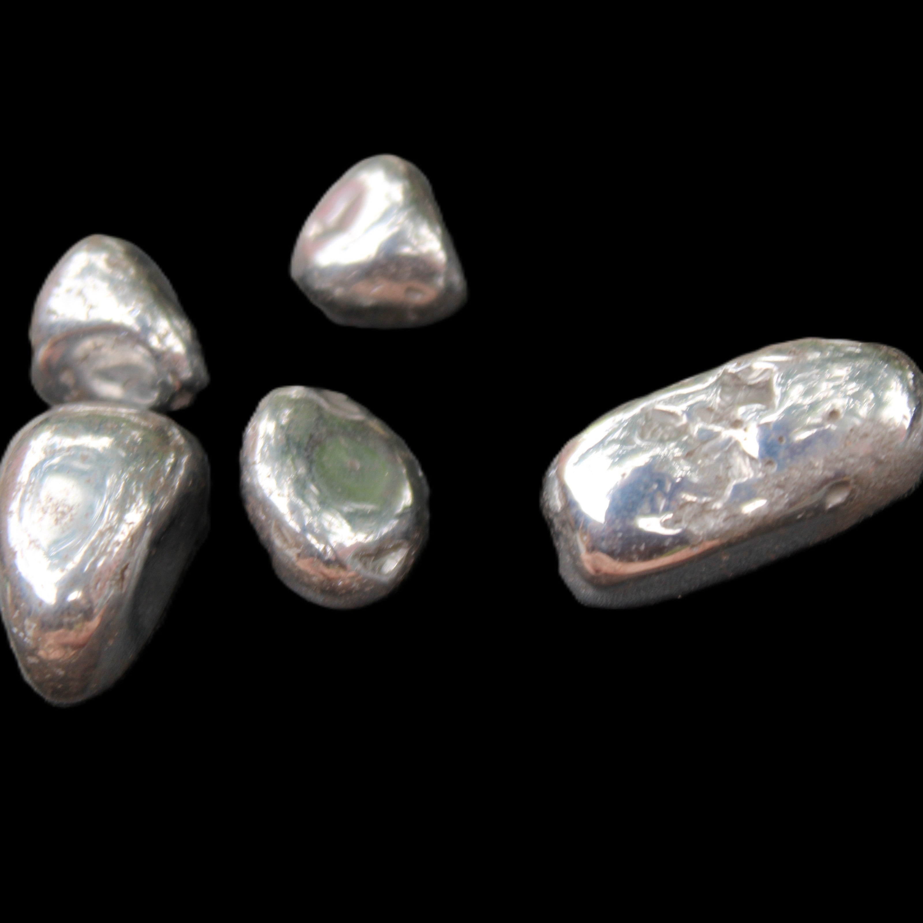 Hematite Terahertz 4/5 stones 10-11g in sunlight - Rocks and Things Store